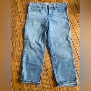 Levi’s 311 shaping skinny capris size 28